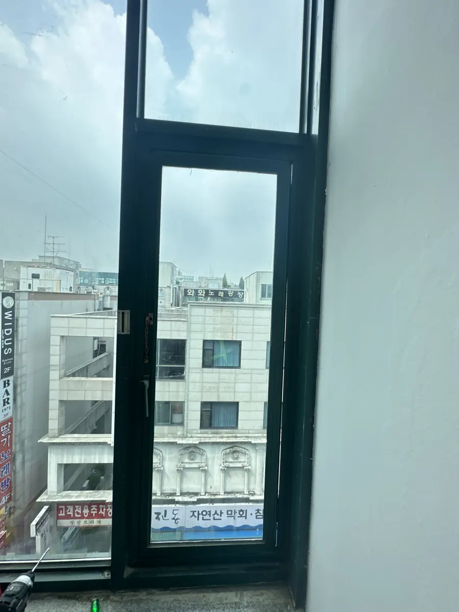 캐시먼트창문 힌지 파손 시공 전 서울 강동구