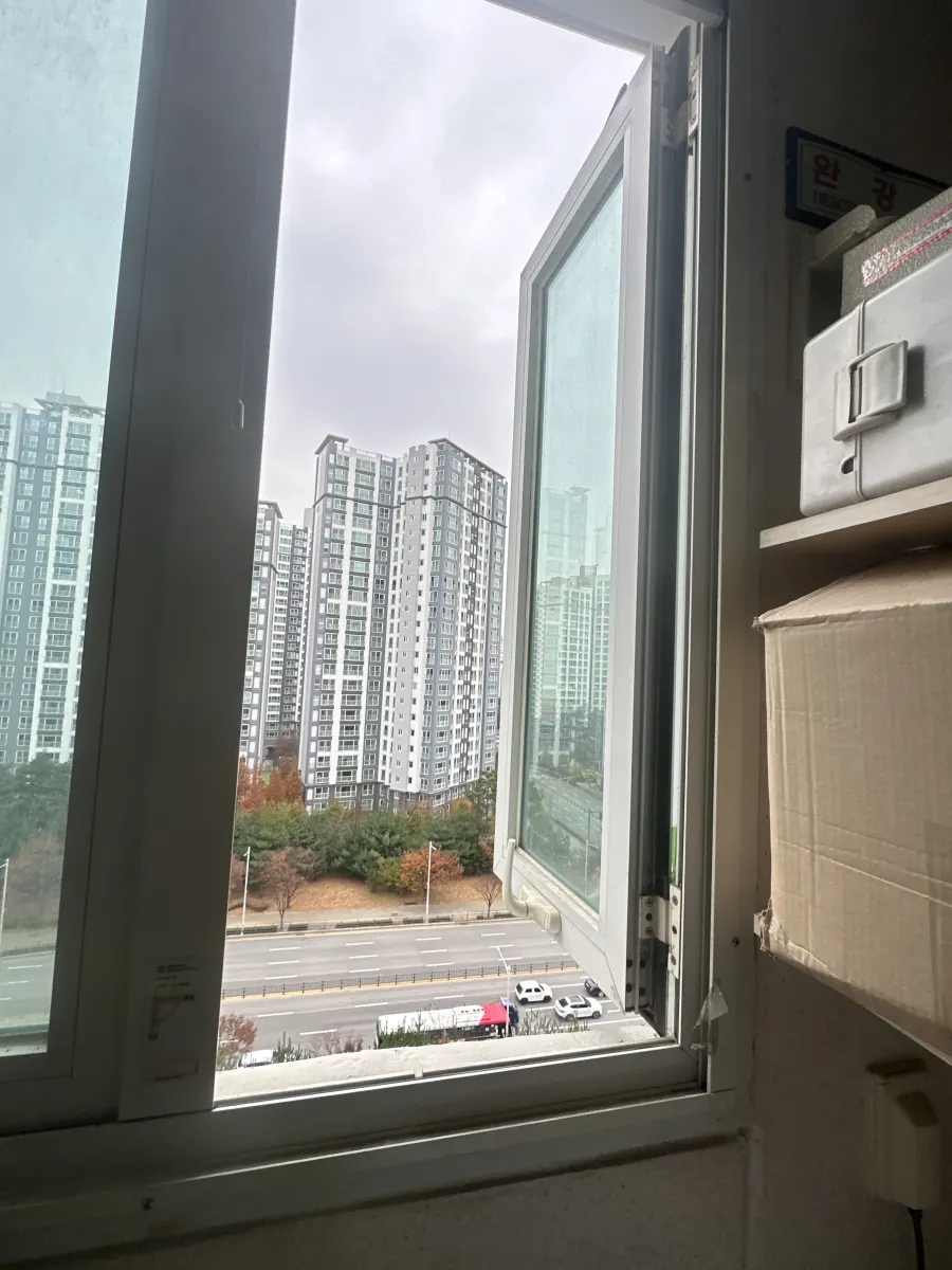 캐시먼트창문 경첩 마모 시공 전 서울 송파구